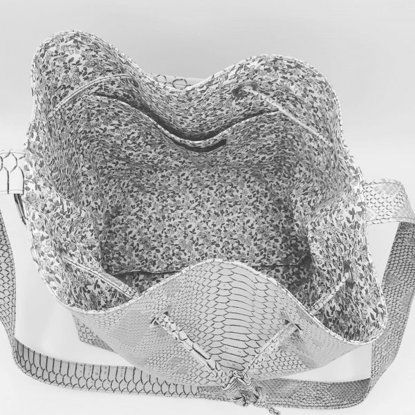SAC SEAU GM MILA SIMILI CUIR KOMODO GRIS – Image 4