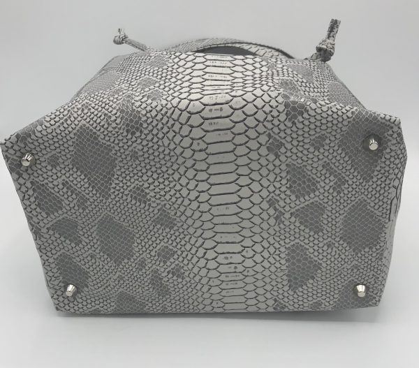 SAC SEAU GM MILA SIMILI CUIR KOMODO GRIS – Image 2