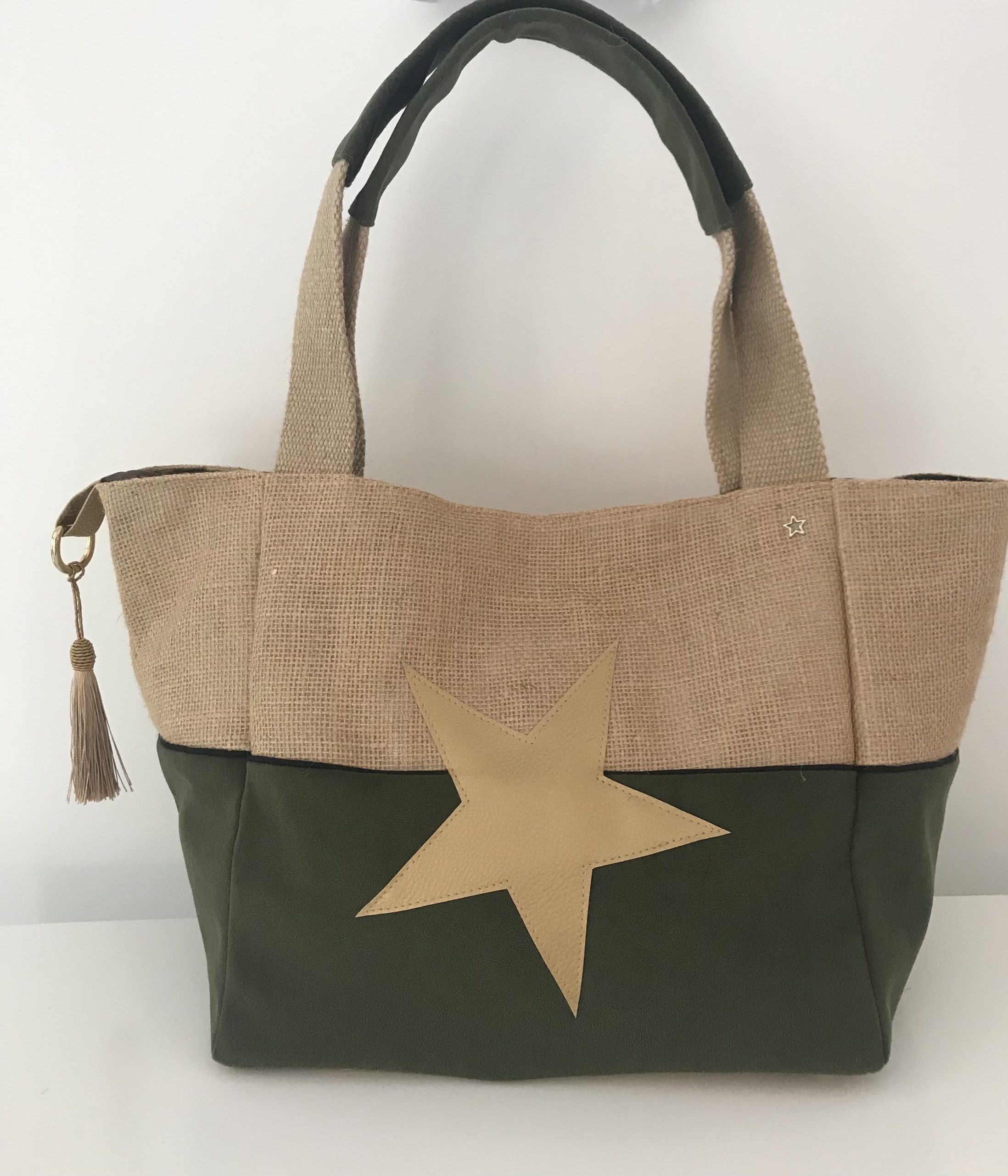 SAC CABAS MELANIE DAIM KAKI C cile une fille en aiguille